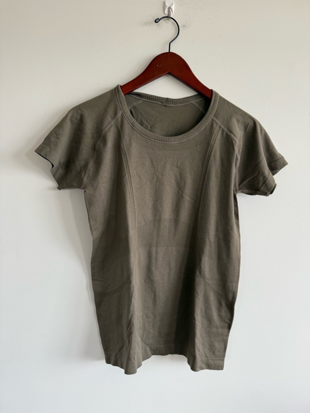 Women's beige Short-Sleeve Crewneck Top